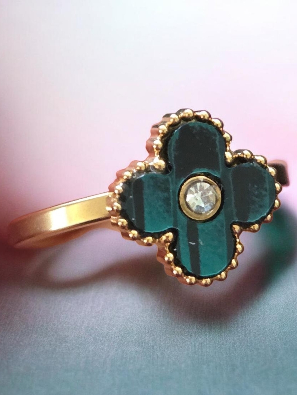 Fashion Jewelry Gold Ring with Emerald Green Clover and Clear Crystal Stainless